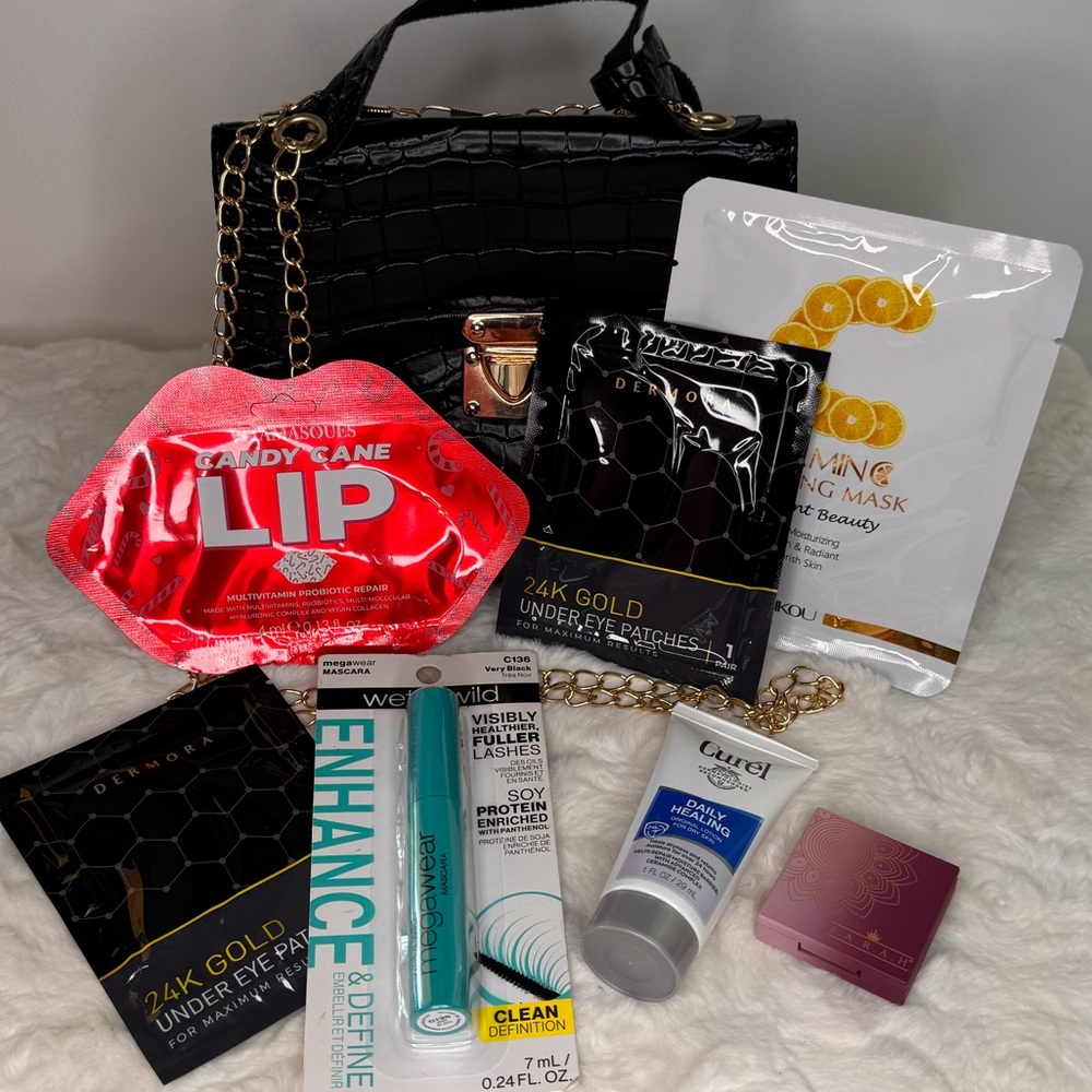 Black Crocodile Pattern Women's Bag with 7 piece beauty bundle - Picture 1 of 8